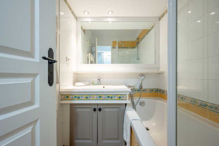 Bathroom 3, Pierre & Vacances Les Rivages des Issambres, Var