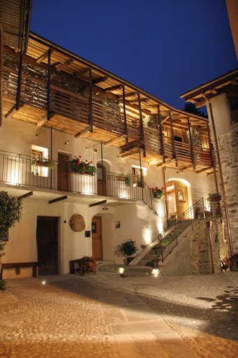 Exterior & Views 2, Ostello del Castello Tirano, Sondrio