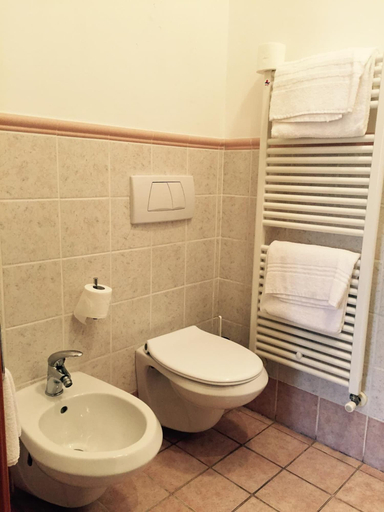 Bathroom 4, Albergo San Lorenzo, Cuneo