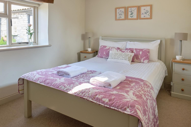 Bedroom 2, Middlewick Holiday Cottages, Somerset