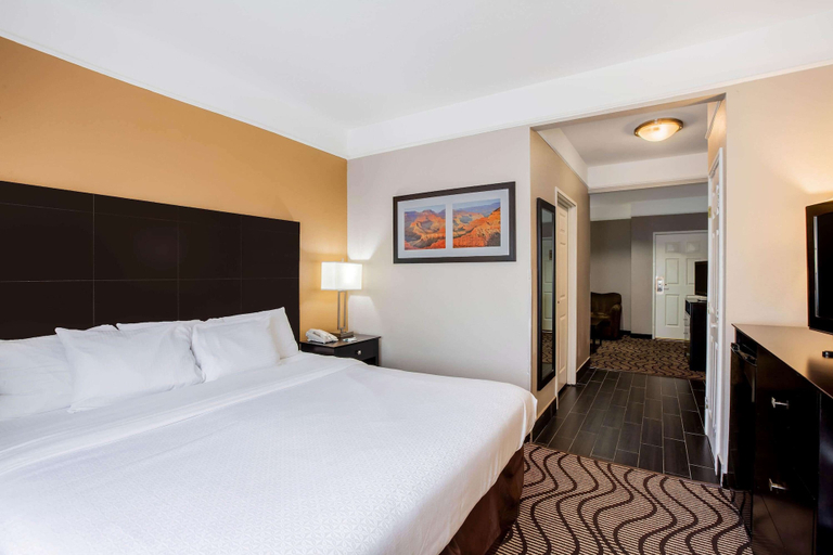 Bedroom 2, La Quinta Inn & Suites by Wyndham Pasadena, Houston
