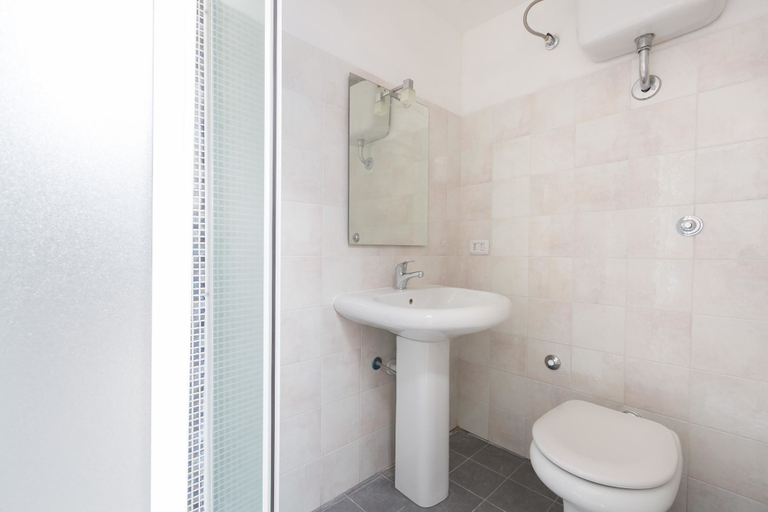 Bathroom 5, Villetta Lorena, Lecce
