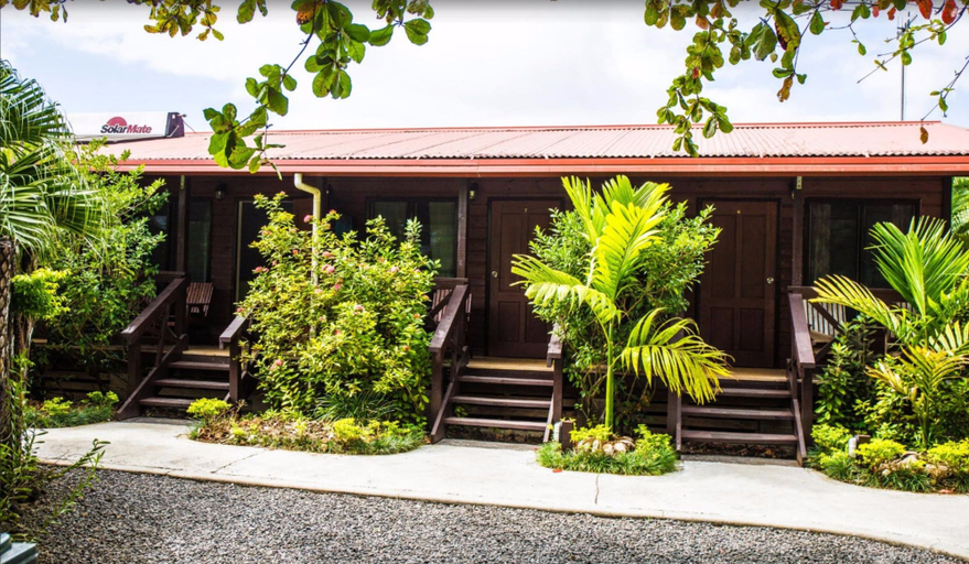 Exterior & Views, Eden's Edge Hotel, Vaimauga West