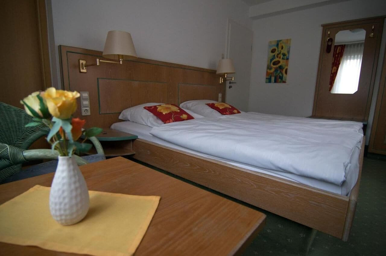 Bedroom 2, Hotel Garni Lehrertal, Ulm