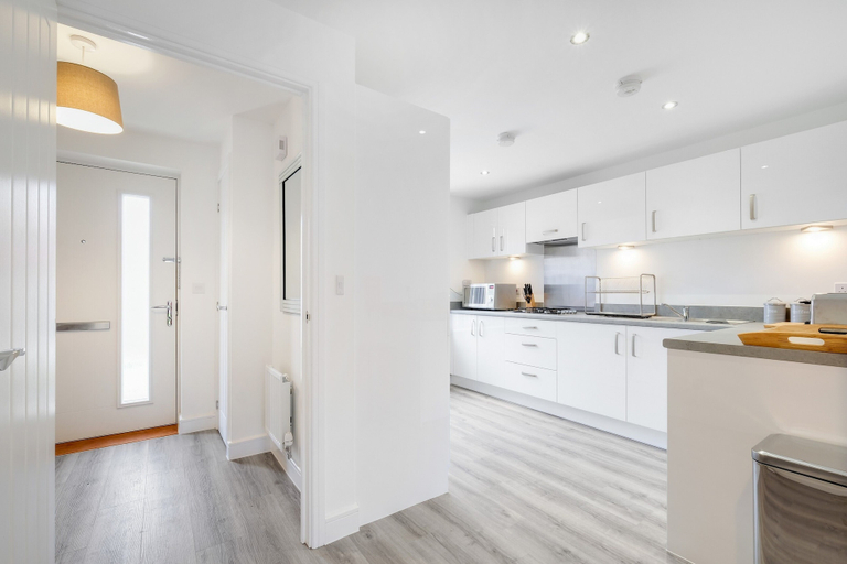 Others 4, Modern 5 Bedroom 3 Bath Hse Aylesbury, Buckinghamshire