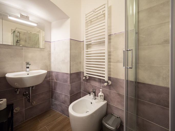 Bathroom 4, Tedea 2-bedroom 2-bathroom Exclusive Apartment, La Spezia