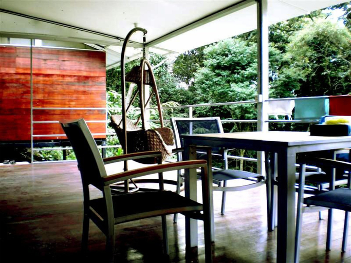 Food & Drinks, J Residence, Ranau