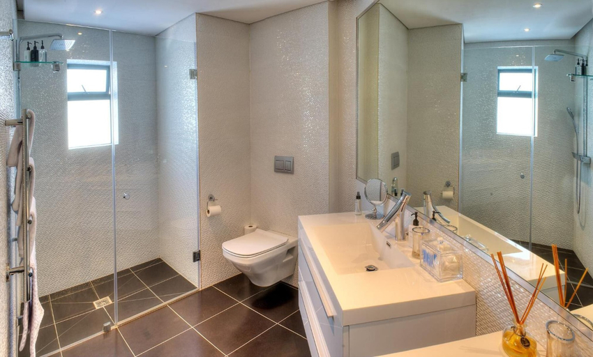 Bathroom 4, Sea Star Cliff, Overberg