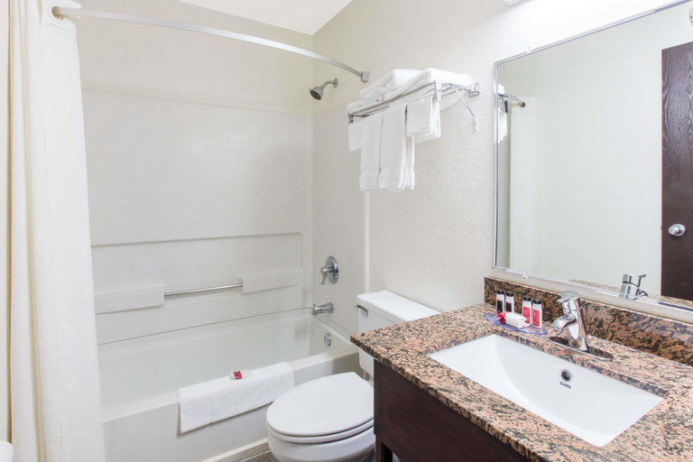 Bathroom 4, Super 8 by Wyndham Aberdeen MD, Harford