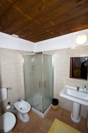 Bathroom 3, Case Damma, Syracuse