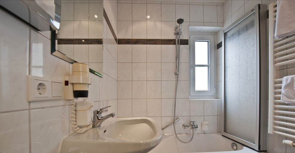 Bathroom 5, Alpenpark Resort, Innsbruck Land
