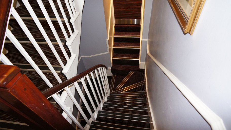 Others 5, Crestfield Hotel, London