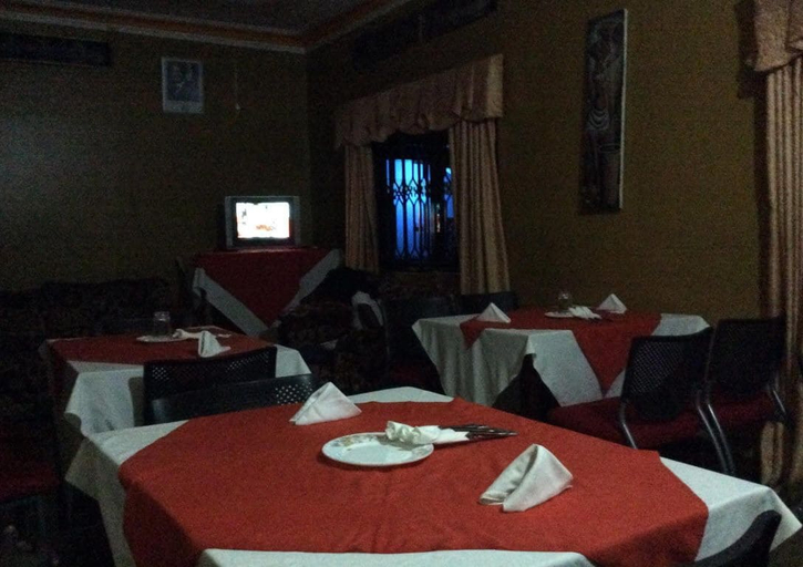 Food & Drinks 4, Town View Hotel, Buwekula