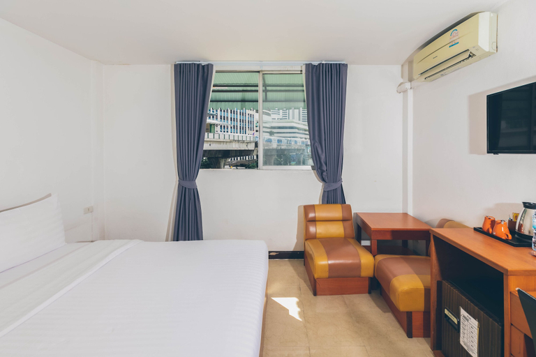Bedroom 3, Atlas Bangkok Hotel, Wattana