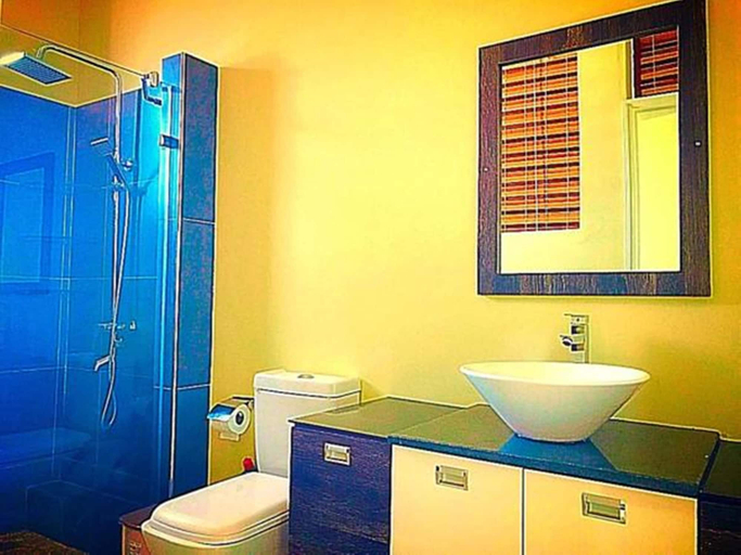 Bathroom 4, Sugareef West Coast, Black River