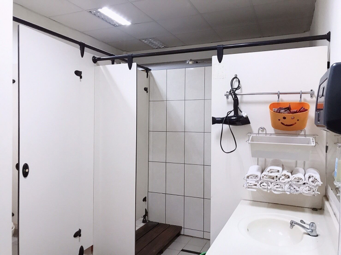 Bathroom 5, Puli Town Bed and Breakfast, Nantou