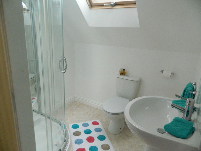 Bathroom 3, Hookless Holiday Homes