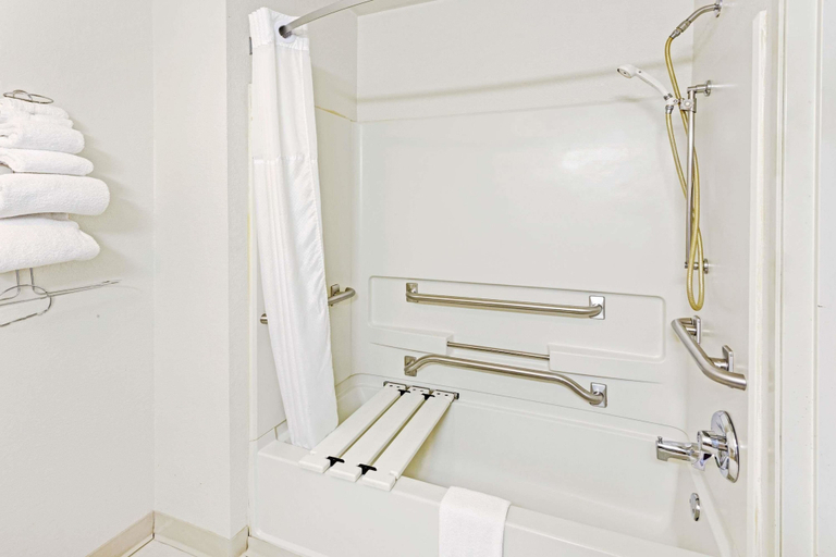 Bathroom 5, Super 8 by Wyndham Canonsburg/Pittsburgh Area, Washington