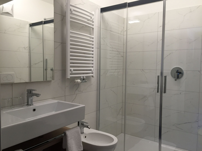 Bathroom 4, Tourist Hotel, Bolzano