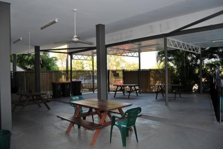 Others 5, Capricornia Motel, Fannie Bay