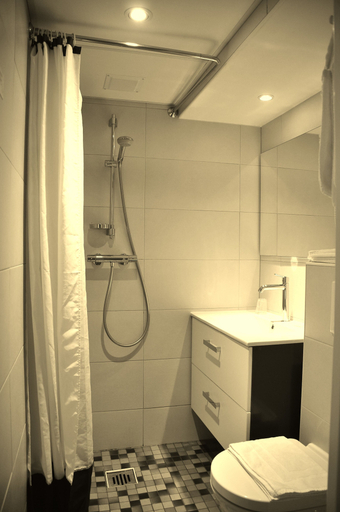 Bathroom 5, Hotel Restaurant Aux Bruyères, Haut-Rhin
