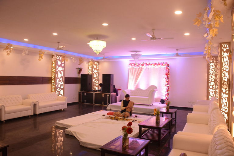 Others 5, Lotus Hotel, Lucknow
