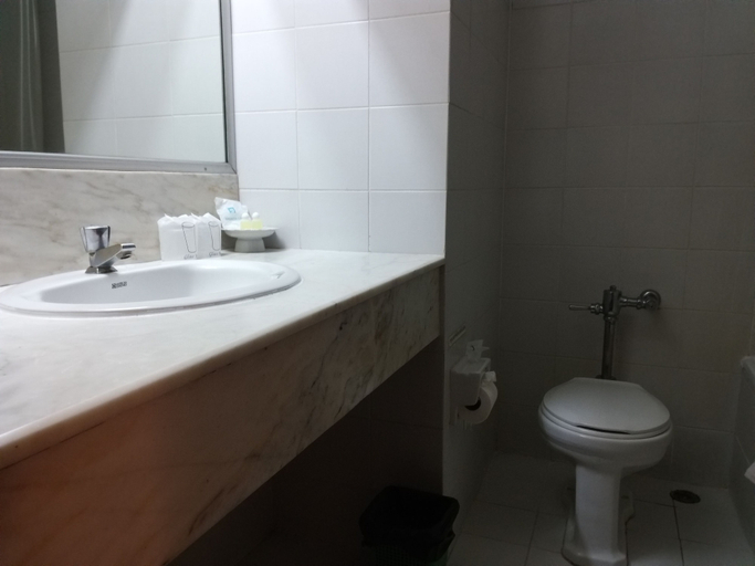 Bathroom 5, Songphanburi Hotel, Muang Suphanburi