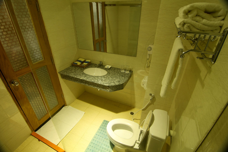Bathroom 3, Shwe Htee Hotel, Mandalay