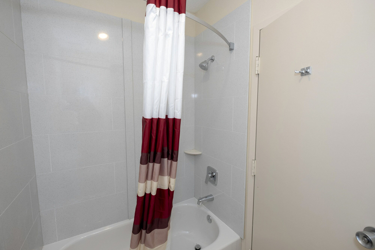Bathroom 4, Red Roof Inn Warrenton, Fauquier
