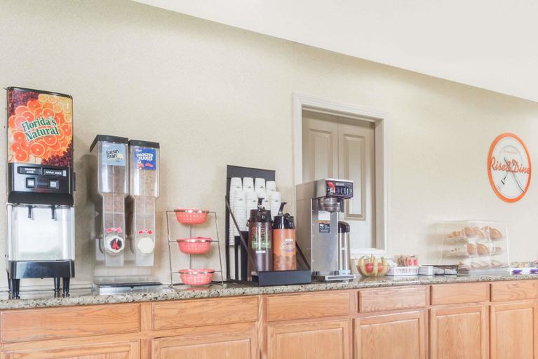 Food & Drinks 4, Howard Johnson by Wyndham Springfield, Hampden