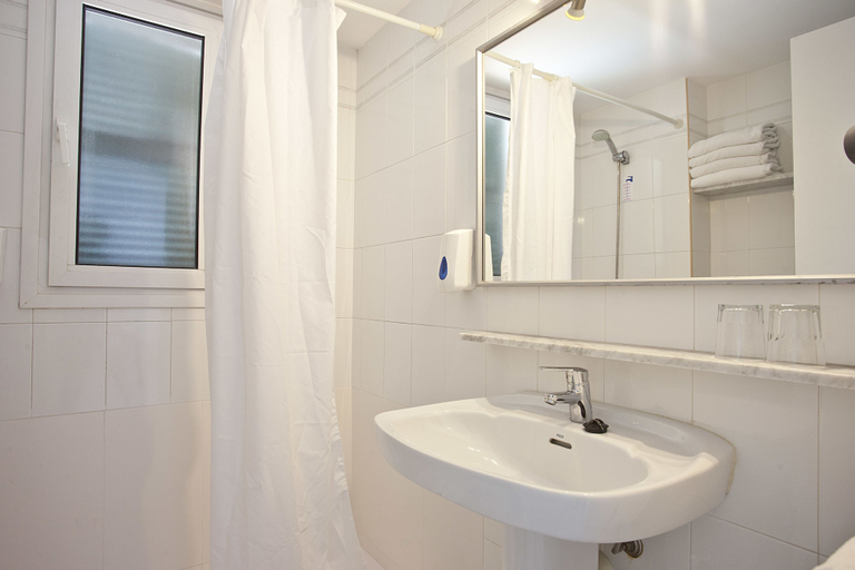 Bathroom 3, Aparthotel Seth Isla Paraiso, Baleares