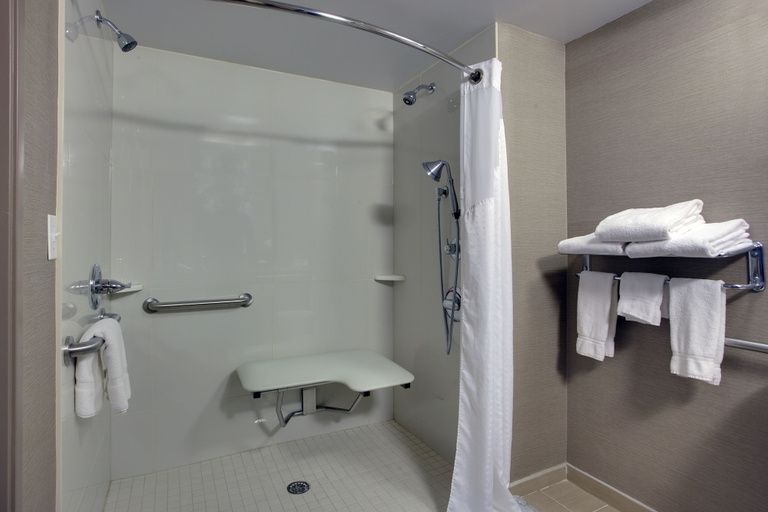 Bathroom 5, Holiday Inn Express & Suites MEADOWLANDS AREA by IHG, Bergen