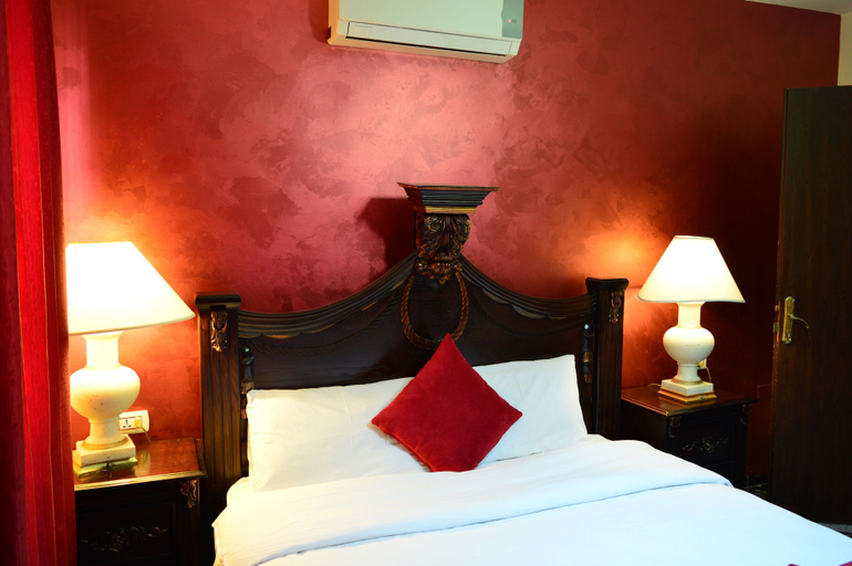 Bedroom 2, Al Jamal Hotel Suite, Wadi Essier