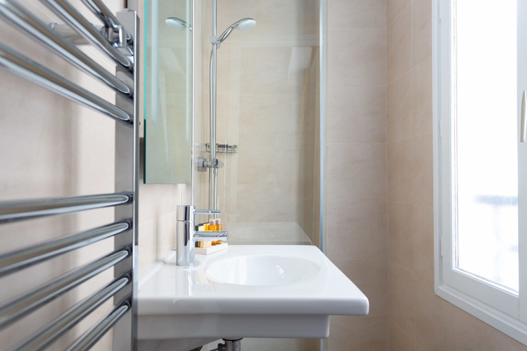 Bathroom 4, Hôtel 15 Montparnasse, Paris