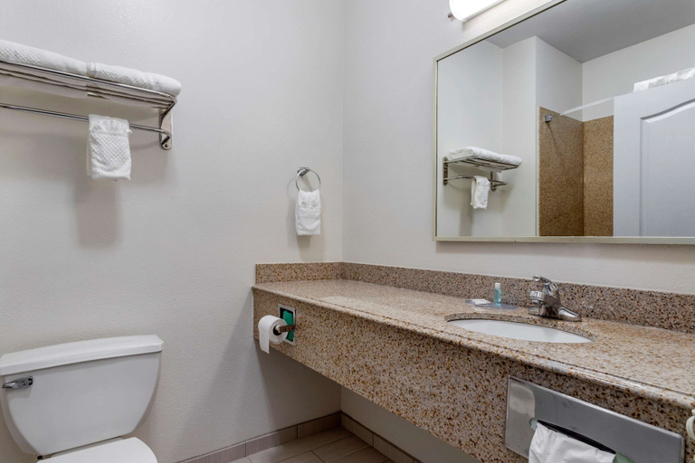 Bathroom 5, MainStay Suites Port Arthur - Beaumont South, Jefferson