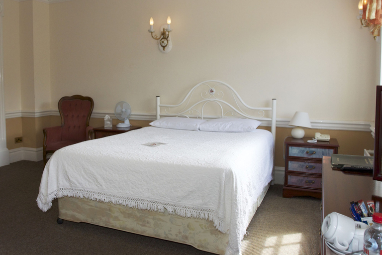 Bedroom 3, Elme Hall Hotel - FREE Parking - Ideal for contractors - Shared Kitchen, Cambridgeshire