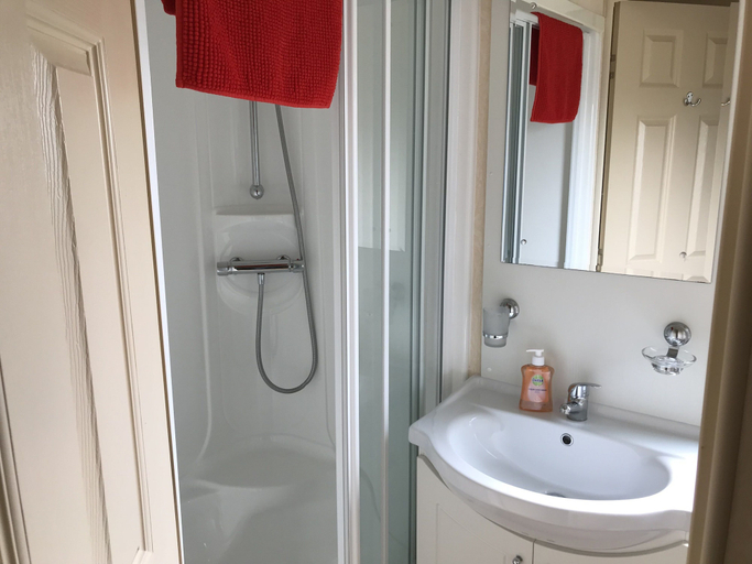 Bathroom, Three Lochs Holiday Caravan for Families & Couples, Dumfries and Galloway