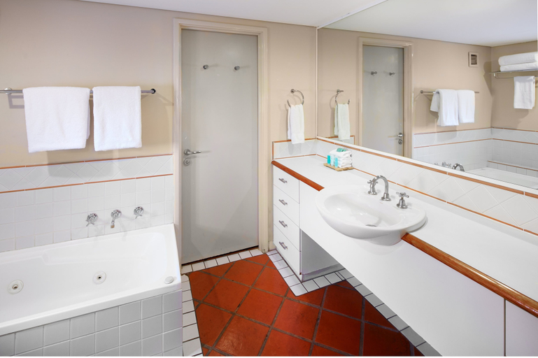 Bathroom 5, Seashells Scarborough, Stirling
