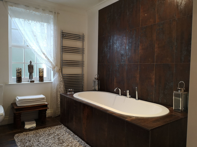 Bathroom, Glangwili Mansion, Carmarthenshire
