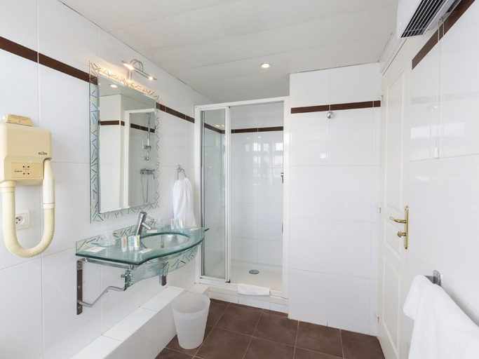 Bathroom 4, Hotel Viator Paris - Gare de Lyon, Paris