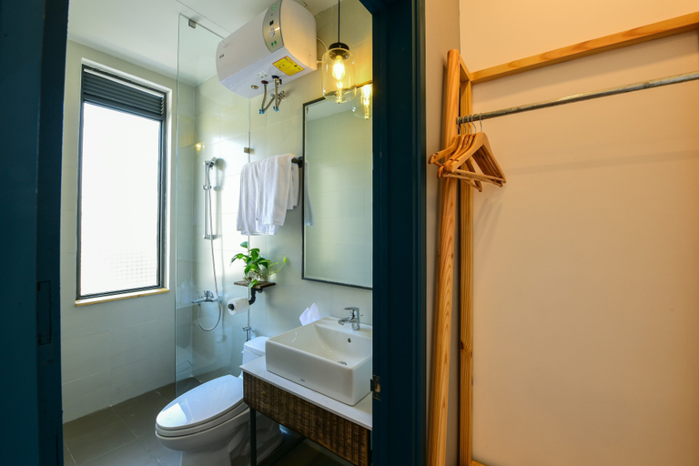 Bathroom 4, La Paix Hue, Huế