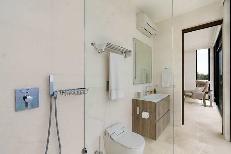 Bathroom 3, Villa Angelina, Syracuse