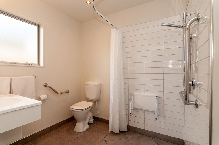 Bathroom 5, The Park Motel, South Taranaki