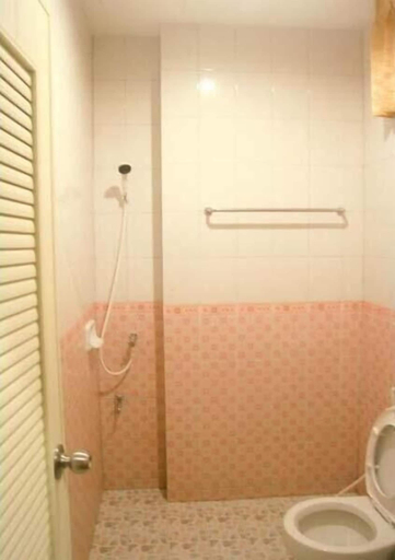 Bathroom 3, Chanthanee Hotel, Muang Chanthaburi