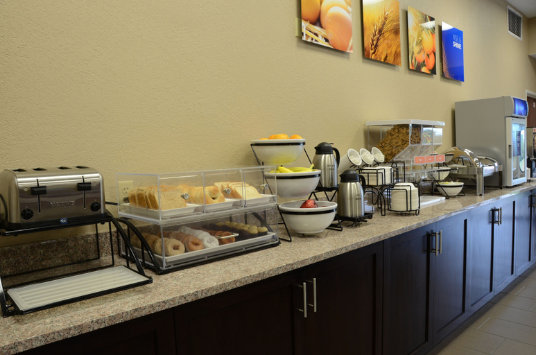 Food & Drinks 5, Comfort Inn & Suites Cave City, Barren