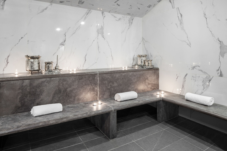 Bathroom 4, Hotel Place d'Armes, Montréal