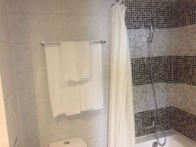 Bathroom 5, LinkWorld Hotel Taipei, Taipei City