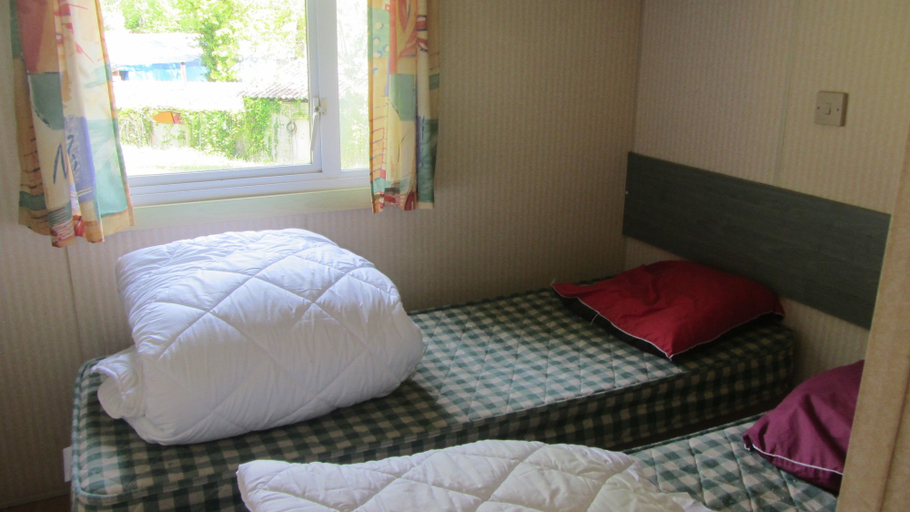 Bedroom 2, Camping des Etoiles - Mobil-Home, Aveyron