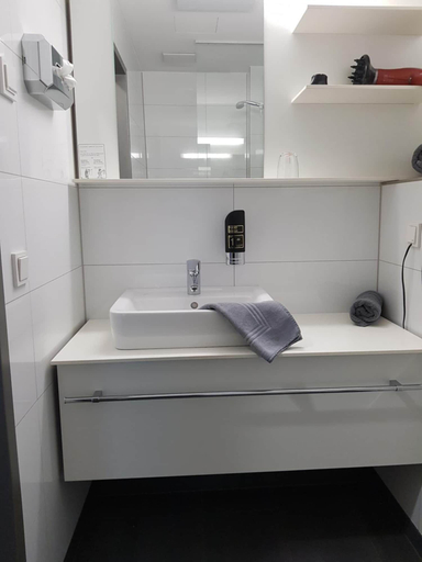 Bathroom 3, Euro Rastpark Zum Eichenzeller, Fulda