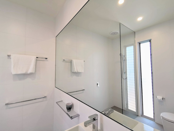 Bathroom 4, Phoenix Apartments, Surf Coast - West